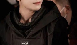 易烊千玺吃瓜娱乐视频,娱乐视频引发网友热议